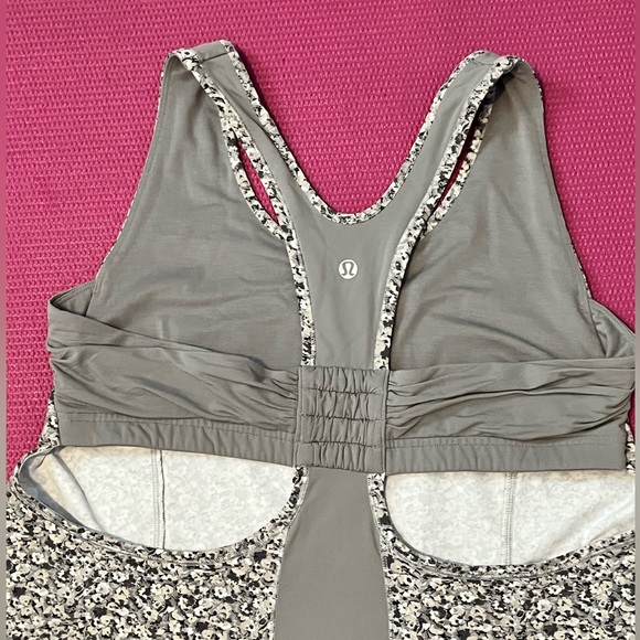 Lululemon Tone It Tank - Size 12 - Picture 9 of 11